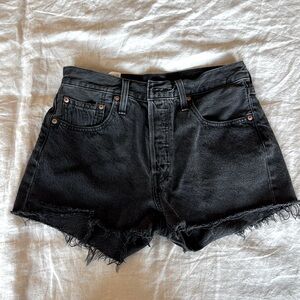 Levi’s cutoff shorts Levi’s 501 frayed hem black summer festival boho sz 28